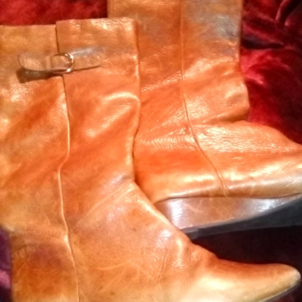 INTYCE  Leather Boots .71/2 . Calfs length .Tan